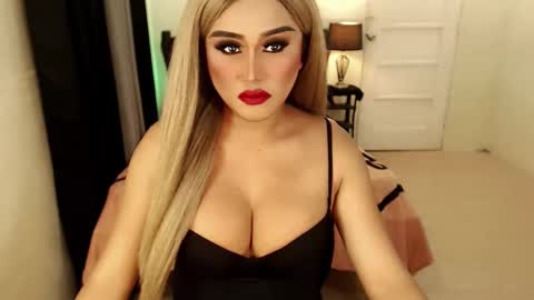 Snapshot of tshugescock chatting on March 12, 2025, 5:57 am SEDUCTIVEmistresCUMS online show from March 12, 2025, 5:57 am