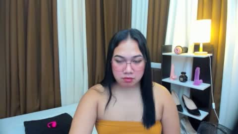 Karen Oquio online show from October 22, 2025, 9:14 pm