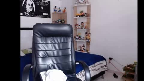 tucomplic69 online show from April 17, 2026, 1:47 pm