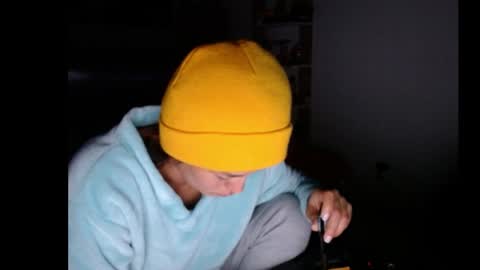 tucomplic69 online show from April 18, 2026, 7:01 am