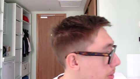 tudorasputas online show from April 19, 2026, 12:04 pm