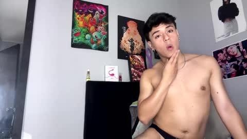tuenkim_ online show from January 22, 2025, 4:33 pm
