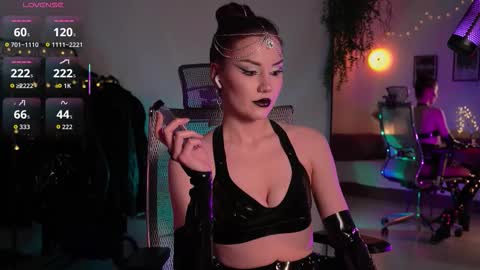 Miss Veth online show from December 21, 2025, 5:03 am