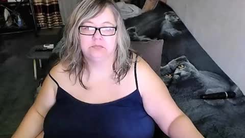 Lana online show from December 1, 2025, 10:37 pm