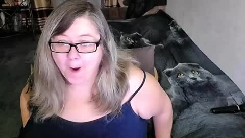 Lana online show from April 17, 2026, 11:52 pm