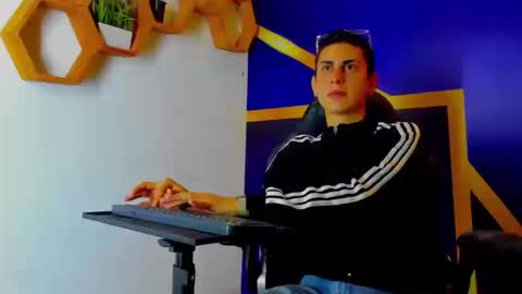 twink_scott19 online show from October 16, 2025, 4:24 am