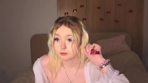 twinklefluff online show from January 10, 2026, 4:20 pm