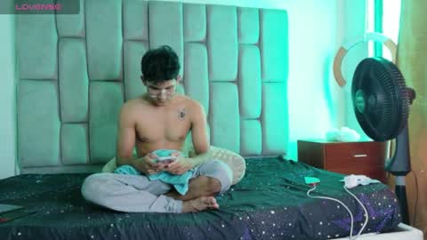 twinksecrets_ online show from May 11, 2026, 4:04 pm