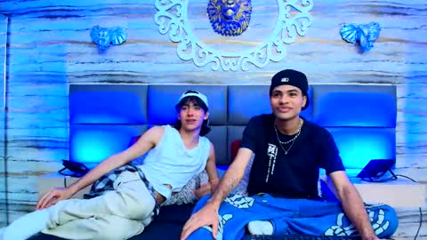 twinslovers_ online show from September 19, 2025, 7:25 pm