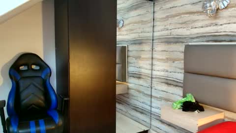 twinslovers_ online show from January 19, 2026, 3:32 am