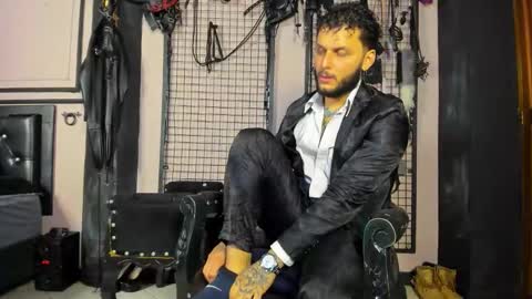 Clio  Tadeo online show from January 6, 2026, 3:10 am