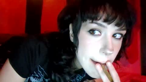 twizzytoxic22 online show from July 3, 2026, 4:52 am
