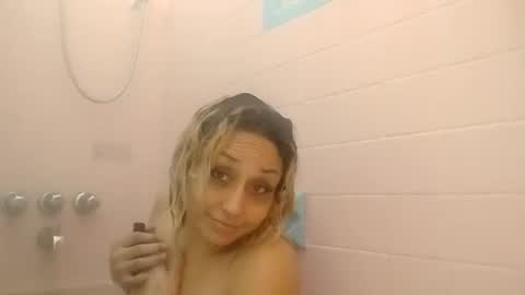 Twocrazy85 online show from November 20, 2025, 2:39 pm