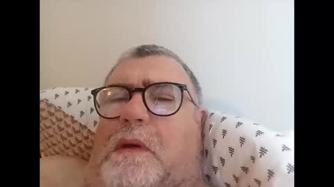 twohats2810 online show from April 12, 2026, 8:08 am