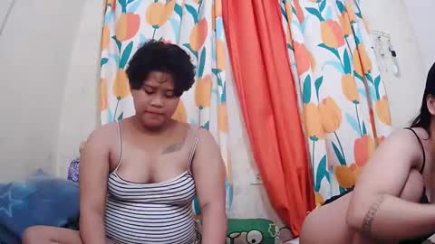 Snapshot of twowetcuties chatting on January 23, 2025, 11:36 pm Lyn and lea online show from January 23, 2025, 11:36 pm