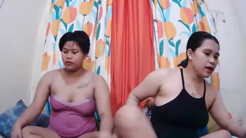 Snapshot of twowetcuties chatting on January 30, 2025, 11:24 pm Lyn and lea online show from January 30, 2025, 11:24 pm