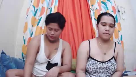 Snapshot of twowetcuties chatting on February 5, 2025, 2:40 am Lyn and lea online show from February 5, 2025, 2:40 am