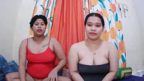 Snapshot of twowetcuties chatting on February 11, 2025, 12:06 am Lyn and lea online show from February 11, 2025, 12:06 am