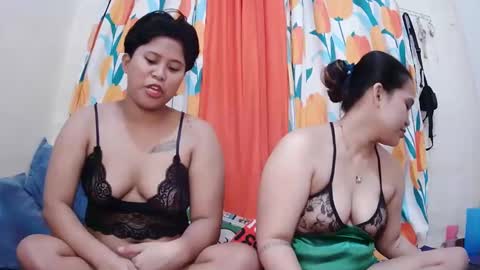 Snapshot of twowetcuties chatting on February 20, 2025, 2:40 am Lyn and lea online show from February 20, 2025, 2:40 am