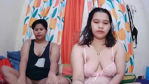 Snapshot of twowetcuties chatting on February 20, 2025, 11:43 pm Lyn and lea online show from February 20, 2025, 11:43 pm