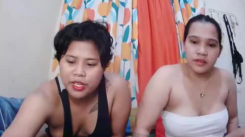 Snapshot of twowetcuties chatting on February 25, 2025, 7:42 am Lyn and lea online show from February 25, 2025, 7:42 am