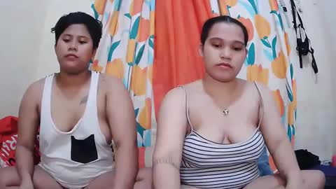 Snapshot of twowetcuties chatting on March 11, 2025, 10:40 am Lyn and lea online show from March 11, 2025, 10:40 am