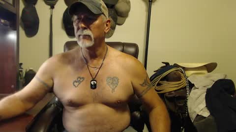 Snapshot of txlobo60 chatting on October 8, 2025, 10:40 pm txlobo60 online show from October 8, 2025, 10:40 pm