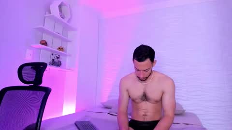 Snapshot of tyagoroberts chatting on October 19, 2025, 1:01 pm Tyago online show from October 19, 2025, 1:01 pm