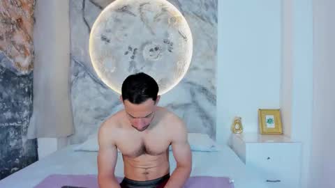 Snapshot of tyagoroberts chatting on November 3, 2025, 1:01 pm Tyago online show from November 3, 2025, 1:01 pm