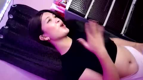 Snapshot of tyladine chatting on October 31, 2025, 3:35 pm tyladine online show from October 31, 2025, 3:35 pm