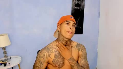 tyler_bell_ online show from May 19, 2026, 4:52 am