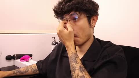 Snapshot of tyler_blade chatting on April 8, 2026, 11:48 pm tyler_blade online show from April 8, 2026, 11:48 pm