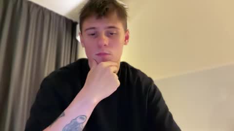 tyler_garrner online show from October 19, 2025, 8:42 pm