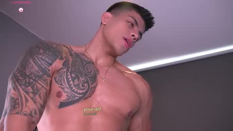 Snapshot of tyler_muscle chatting on November 11, 2025, 4:51 pm David online show from November 11, 2025, 4:51 pm