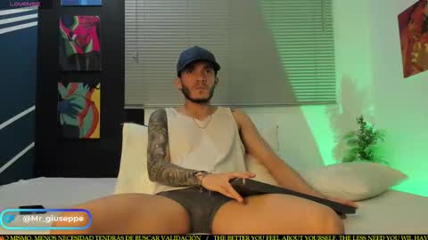 tylergiuseppe_ online show from February 6, 2026, 2:27 am