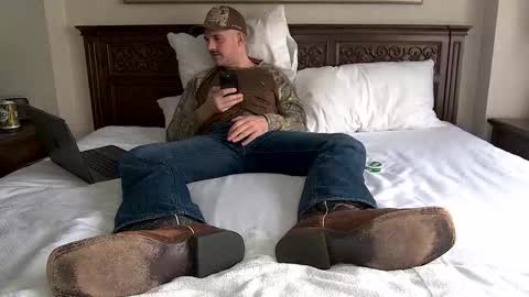 TylerLogan813 online show from October 27, 2025, 7:07 pm