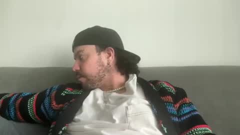 Tyleruzi online show from December 4, 2024, 6:39 pm