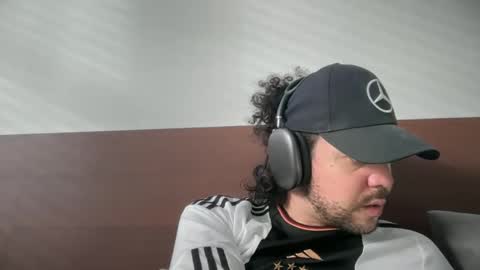 Tyleruzi online show from January 15, 2025, 8:48 pm