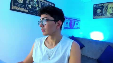 Snapshot of tylerwhiite_ chatting on December 29, 2024, 2:49 am online show from December 29, 2024, 2:49 am