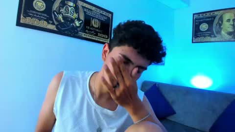 Snapshot of tylerwhiite_ chatting on December 29, 2024, 6:45 am online show from December 29, 2024, 6:45 am