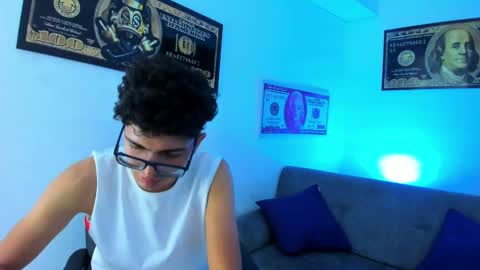 Snapshot of tylerwhiite_ chatting on December 29, 2024, 9:50 am online show from December 29, 2024, 9:50 am