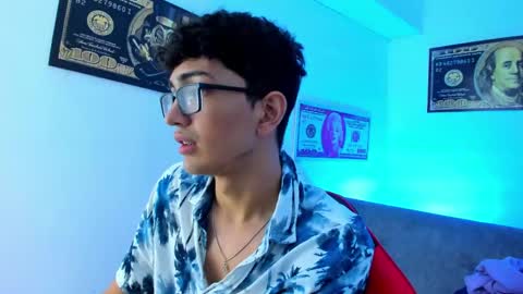 Snapshot of tylerwhiite_ chatting on December 30, 2024, 3:03 am online show from December 30, 2024, 3:03 am