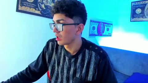 Snapshot of tylerwhiite_ chatting on January 7, 2025, 2:53 am online show from January 7, 2025, 2:53 am