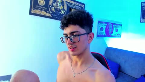 Snapshot of tylerwhiite_ chatting on January 7, 2025, 8:56 am online show from January 7, 2025, 8:56 am