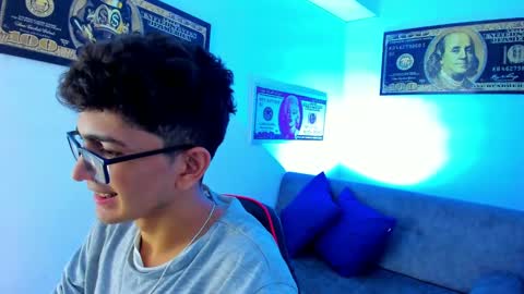 Snapshot of tylerwhiite_ chatting on January 8, 2025, 5:59 am online show from January 8, 2025, 5:59 am