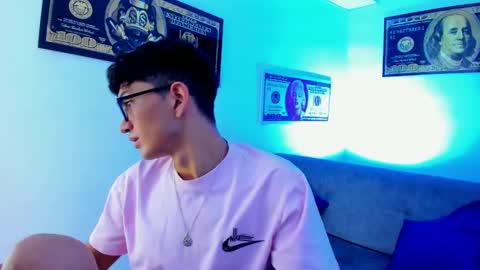 Snapshot of tylerwhiite_ chatting on January 9, 2025, 2:54 am online show from January 9, 2025, 2:54 am