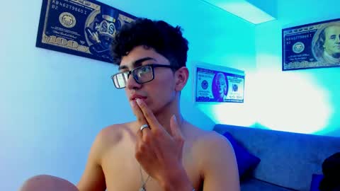 Snapshot of tylerwhiite_ chatting on January 9, 2025, 9:06 am online show from January 9, 2025, 9:06 am