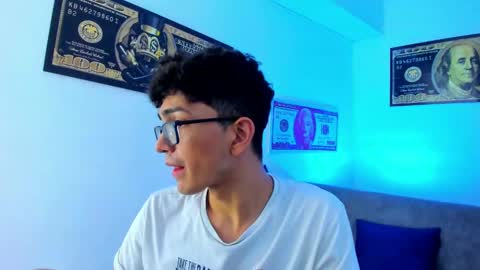 Snapshot of tylerwhiite_ chatting on January 10, 2025, 7:04 am online show from January 10, 2025, 7:04 am