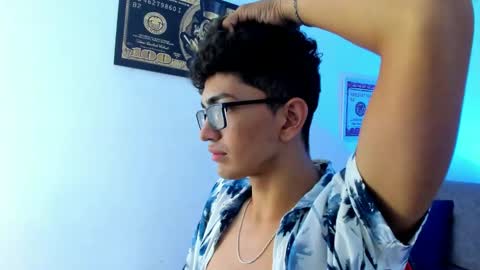 Snapshot of tylerwhiite_ chatting on January 11, 2025, 6:24 am online show from January 11, 2025, 6:24 am