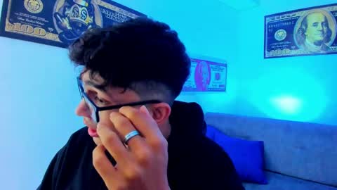 Snapshot of tylerwhiite_ chatting on January 14, 2025, 6:34 am online show from January 14, 2025, 6:34 am